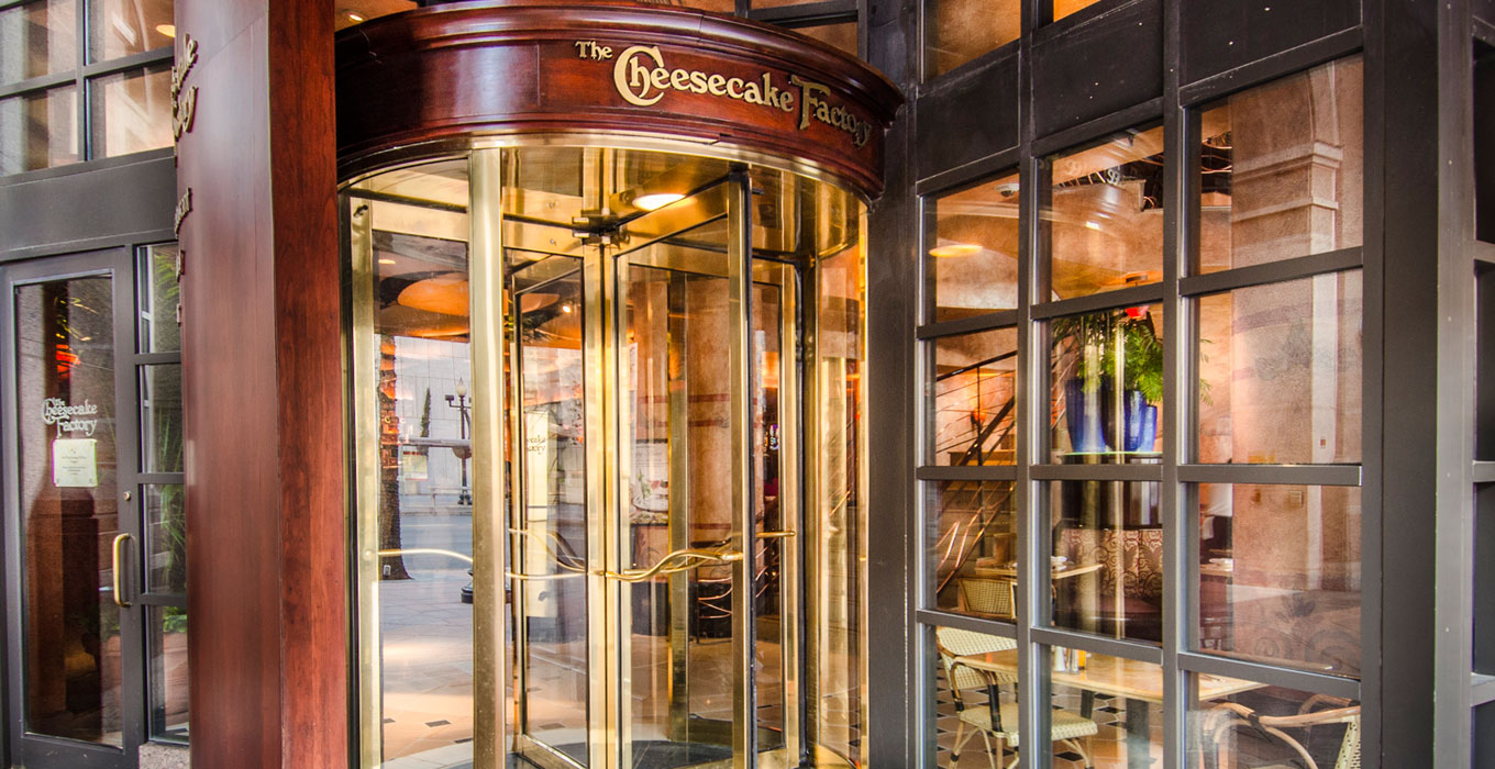The Cheescake Factory Entrance